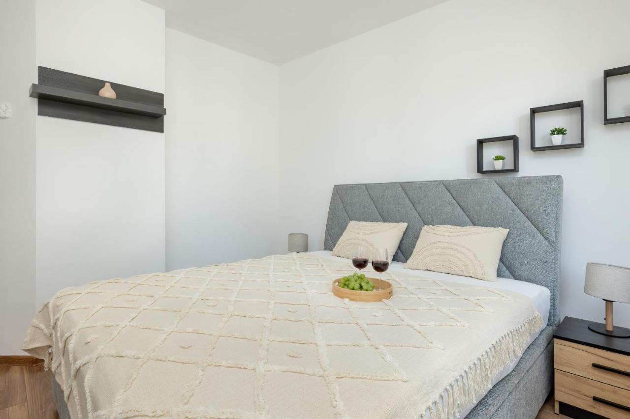 Bright & Spacious Family Apartment In Miedzyzdroje With Parking And 3 Balconies By Noclegi Renters Exterior foto