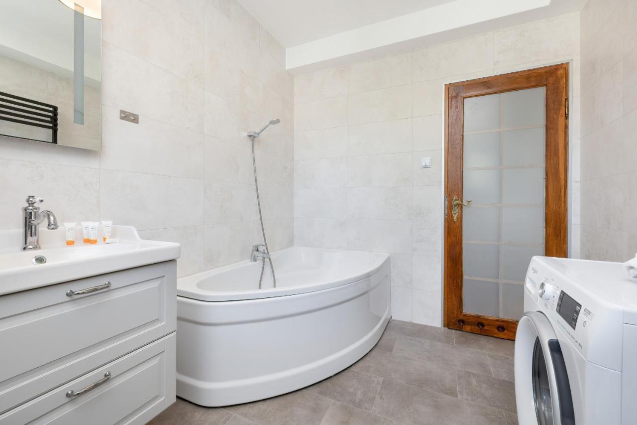 Bright & Spacious Family Apartment In Miedzyzdroje With Parking And 3 Balconies By Noclegi Renters Exterior foto